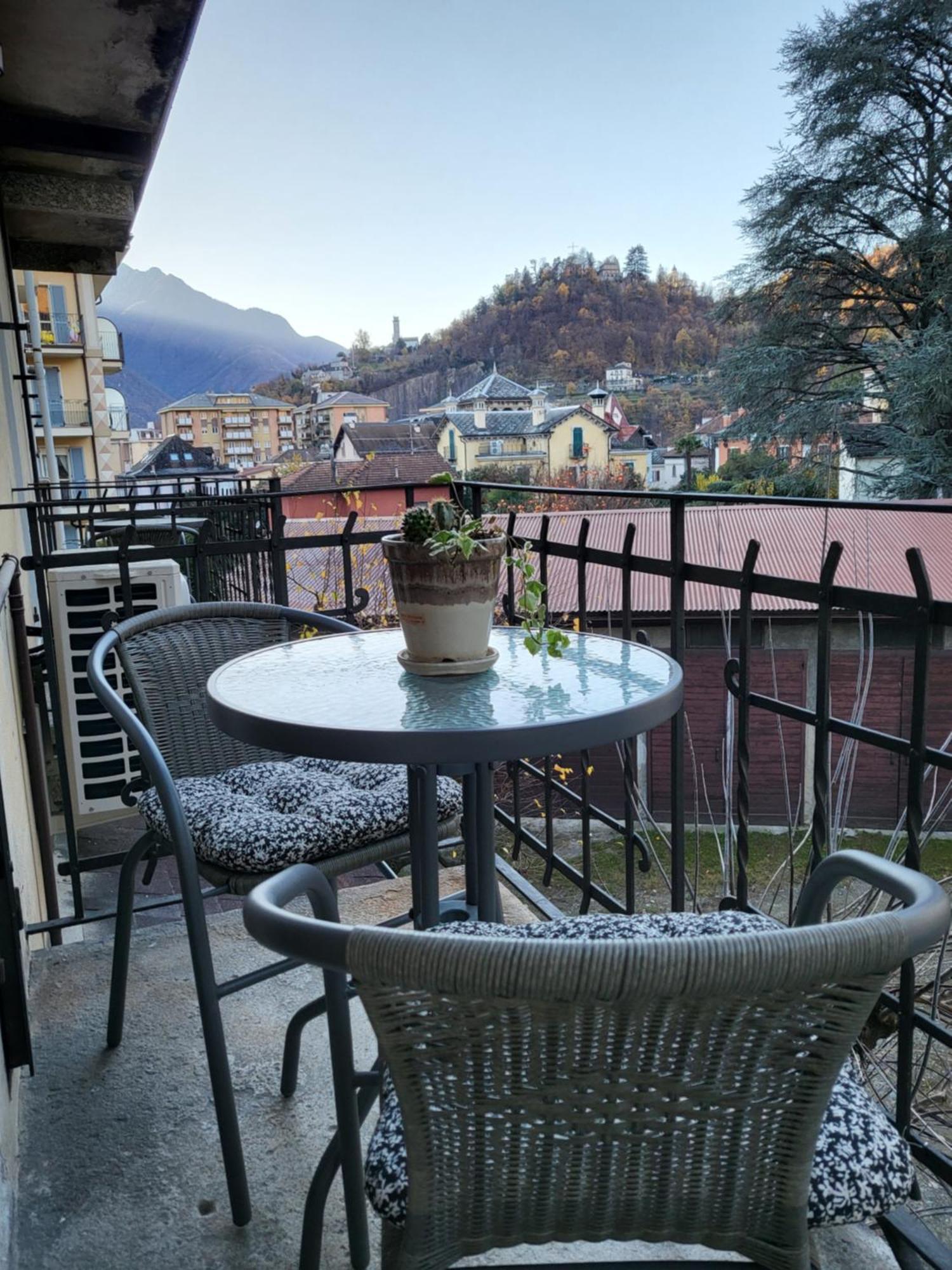 Alloggio Delizioso Domodossola Rooms Exterior photo
